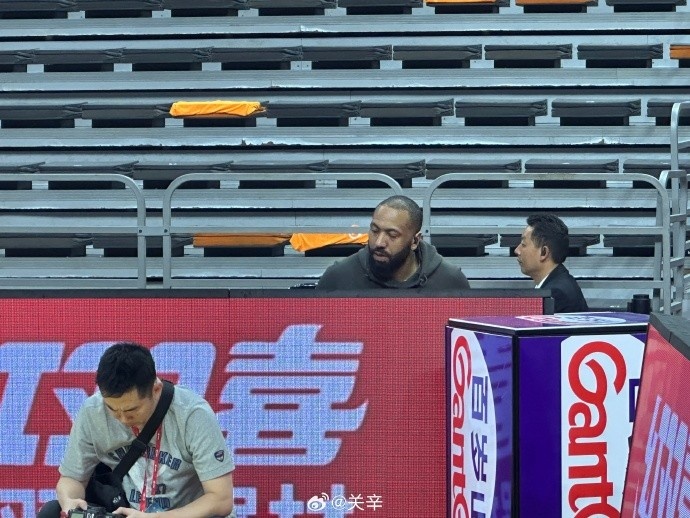 今晚不打？廣東主場迎戰(zhàn)廣廈 吉倫沃特一身便裝現(xiàn)身球館