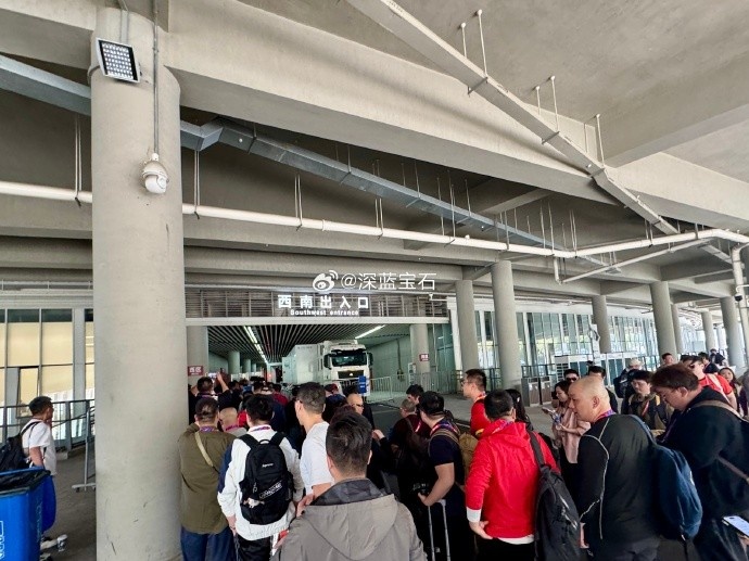 盛況空前！記者曬照：距離中澳之戰(zhàn)還有三小時，現(xiàn)場記者已超百名
