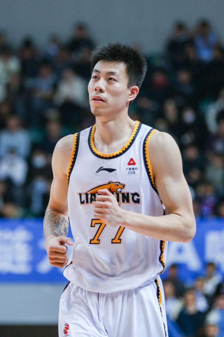 媒體人：張鎮(zhèn)麟、韓德君將因傷缺席今晚對陣北控的比賽