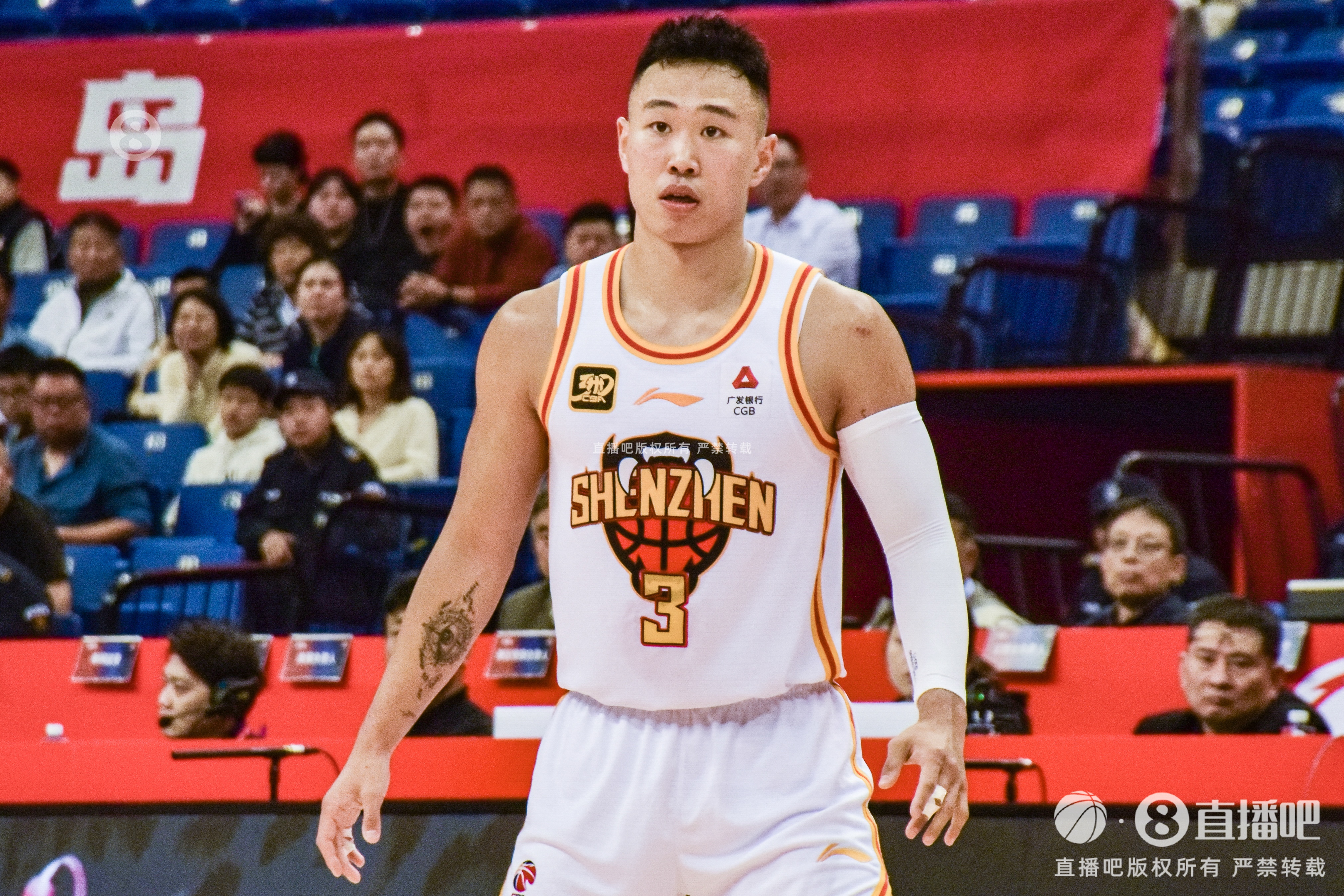 攻防俱佳！賀希寧17中8&三分7中3拿到19分 貢獻4次搶斷