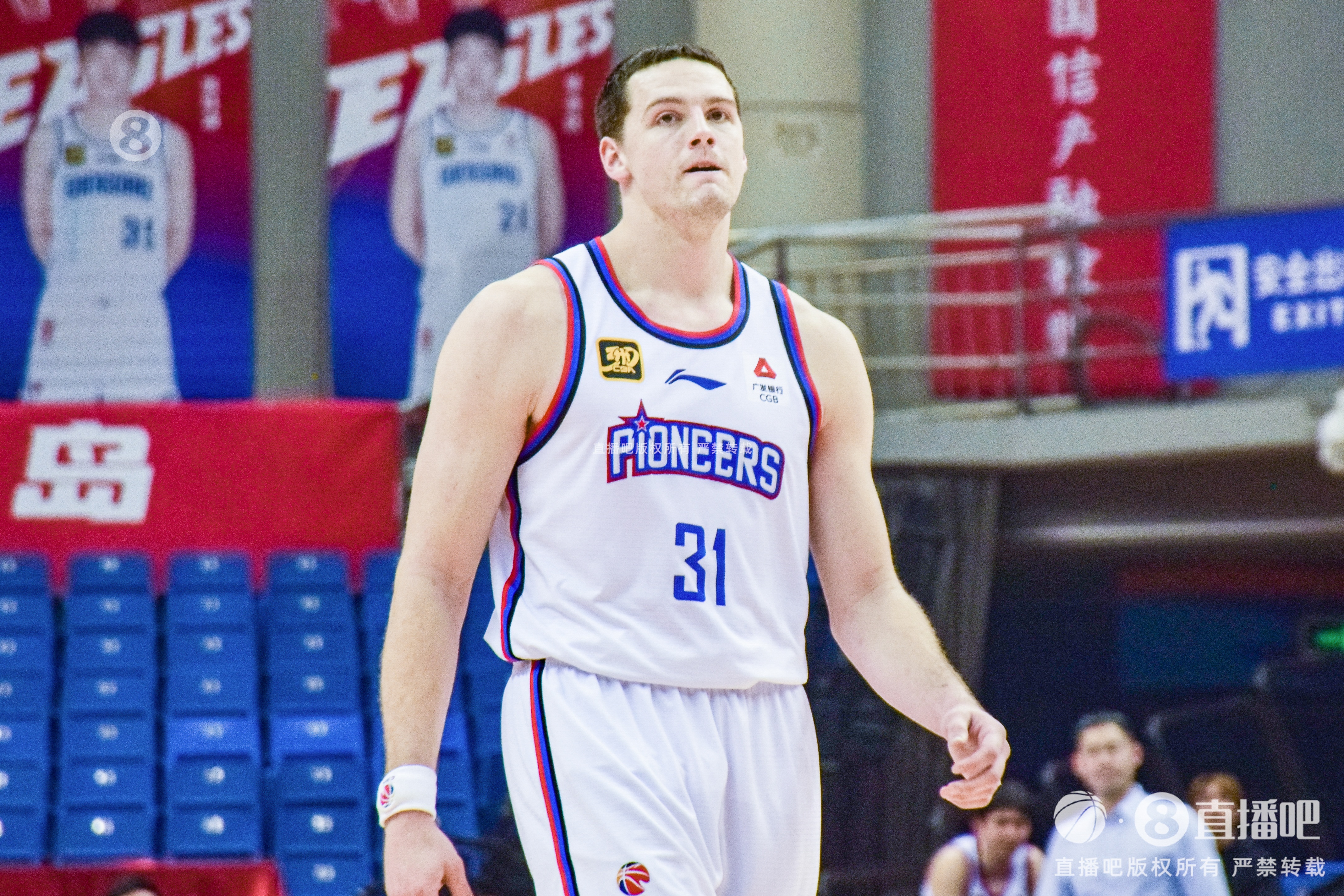 狀態(tài)不對(duì)勁！大衛(wèi)-詹姆斯10中3僅拿7分8板4助 4失誤