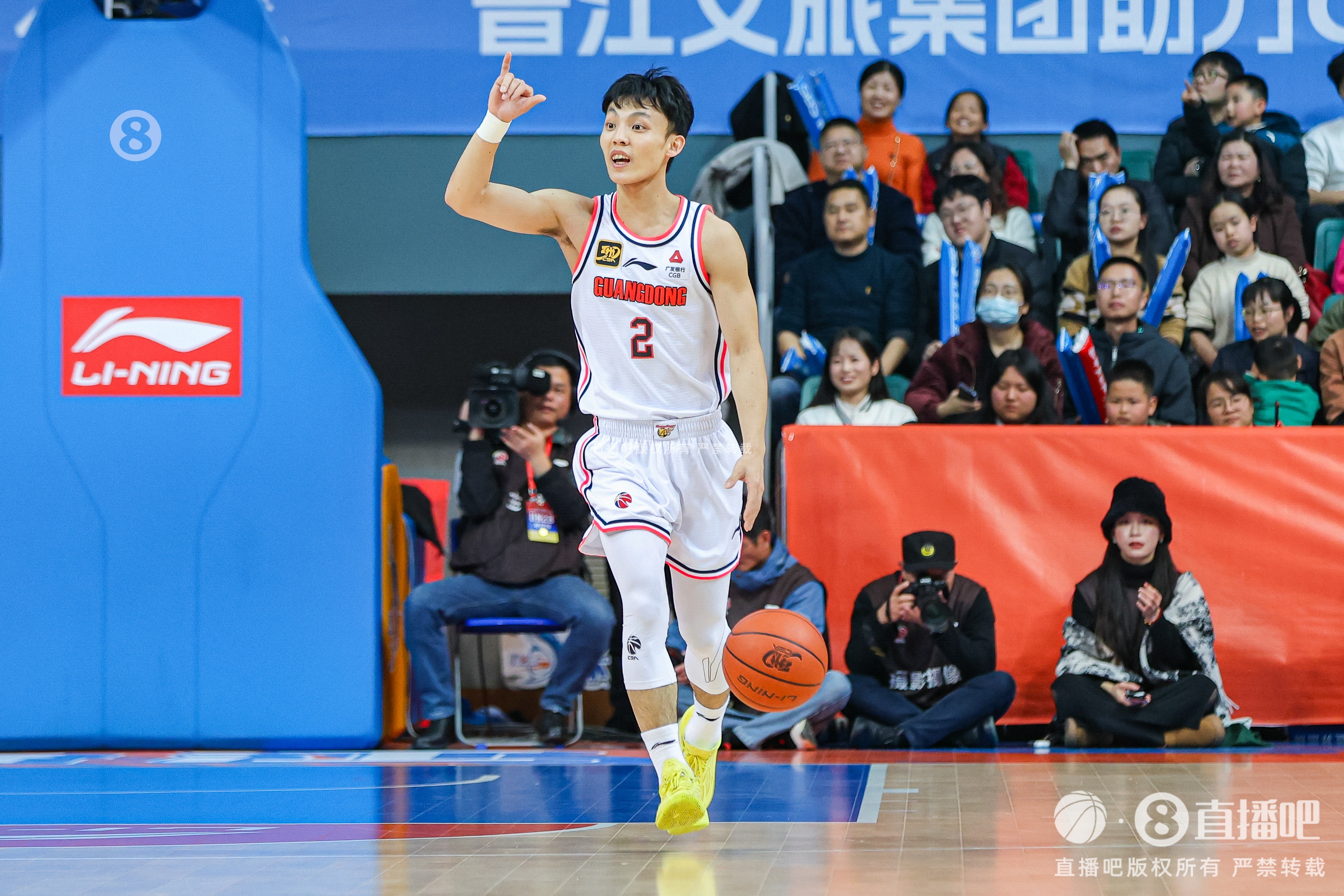 打得輕松！徐杰9中4拿到12分3板6助1斷