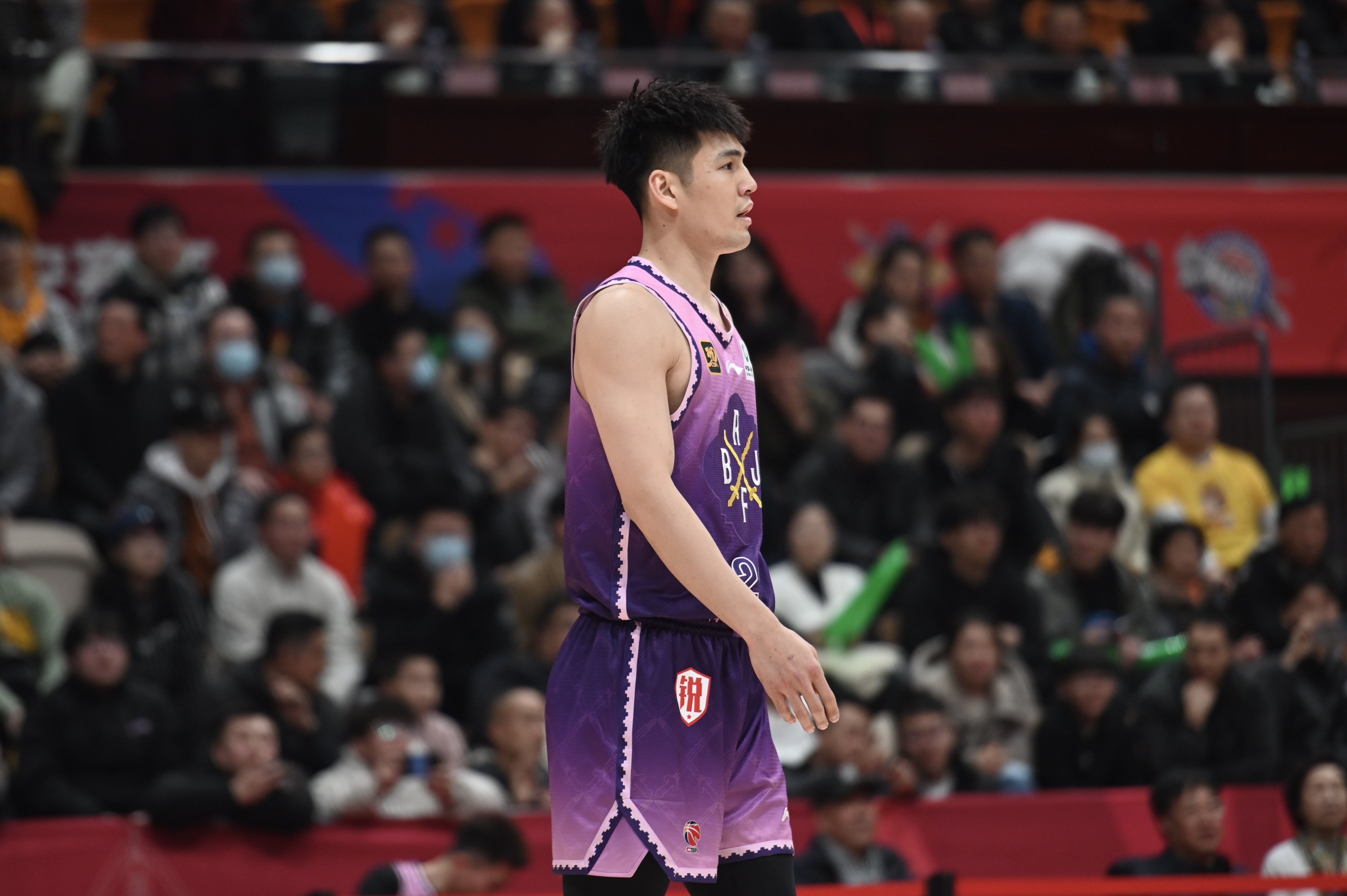 表現(xiàn)可以！陳國(guó)豪8中5拿到13分3板1斷